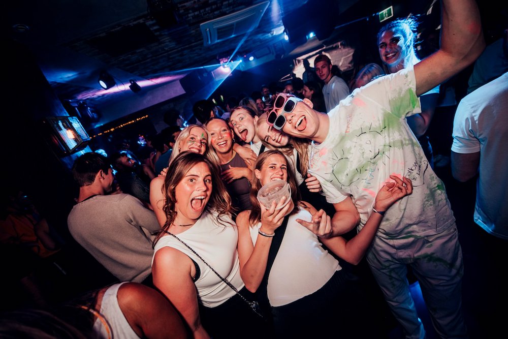 Vivid Sydney Accommodation - Wake Up Sydney backpacker hostel - Central Station - Side Bar Party